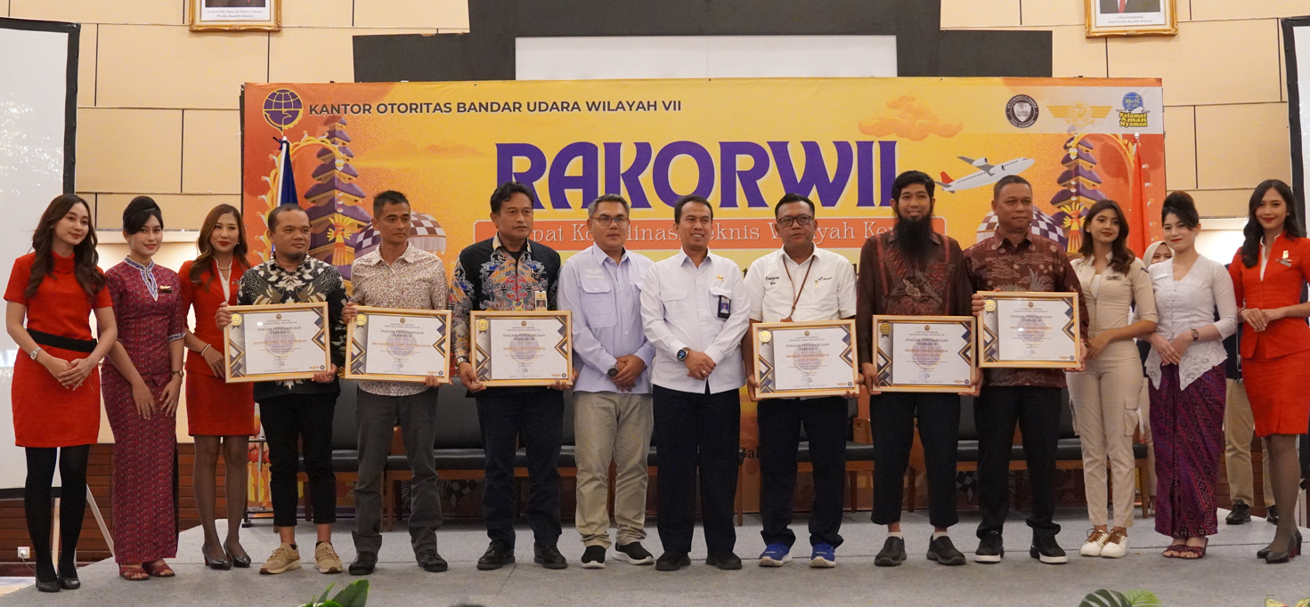 Gambar: BANDAR UDARA A.P.T. PRANOTO RAIH 2 PENGHARGAAN DARI KANTOR OTORITAS BANDAR UDARA WILAYAH VII BALIKPAPAN